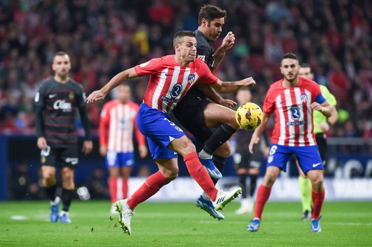 每体：阿劳霍缺席今日训练，巴萨相信今天的缺席影响不会太大（每体：阿劳霍未参加今天的训练，巴萨称影响有限）