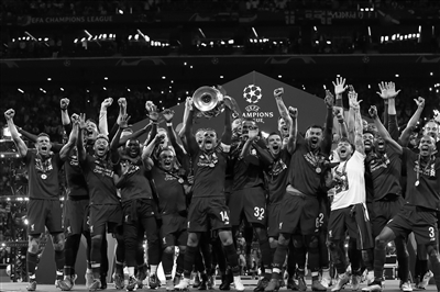 终于有正面贡献！杨瀚森前场板先助攻三分 然后快攻再助攻扣篮