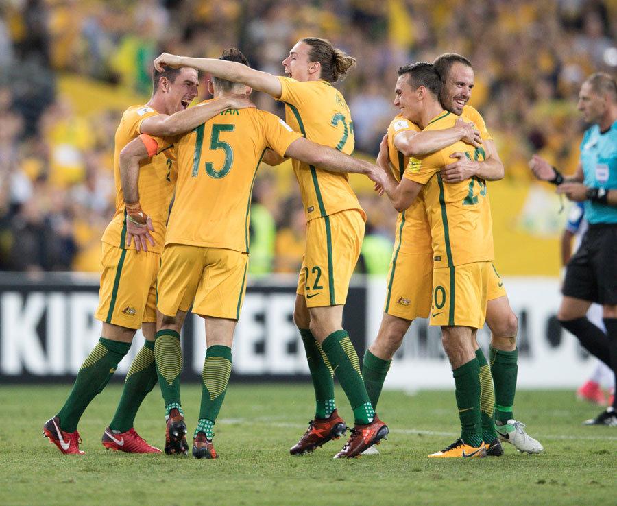 英超-补时绝杀！曼城3-2险胜利兹联，福登双响救主（英超补时绝杀！曼城3-2险胜利兹联，福登梅开二度扛起球队）