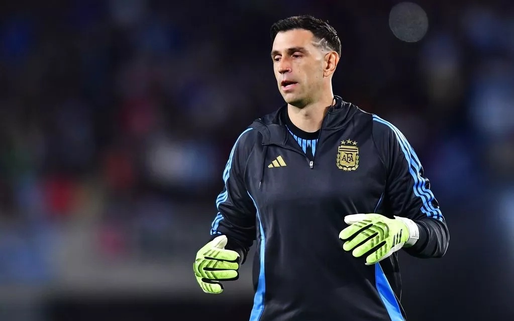 开场16分钟35秒，巴萨遭遇欧冠单场比赛最快的两个丢球（巴萨在欧冠开场16分35秒连丢两球，创单场最快丢球纪录）