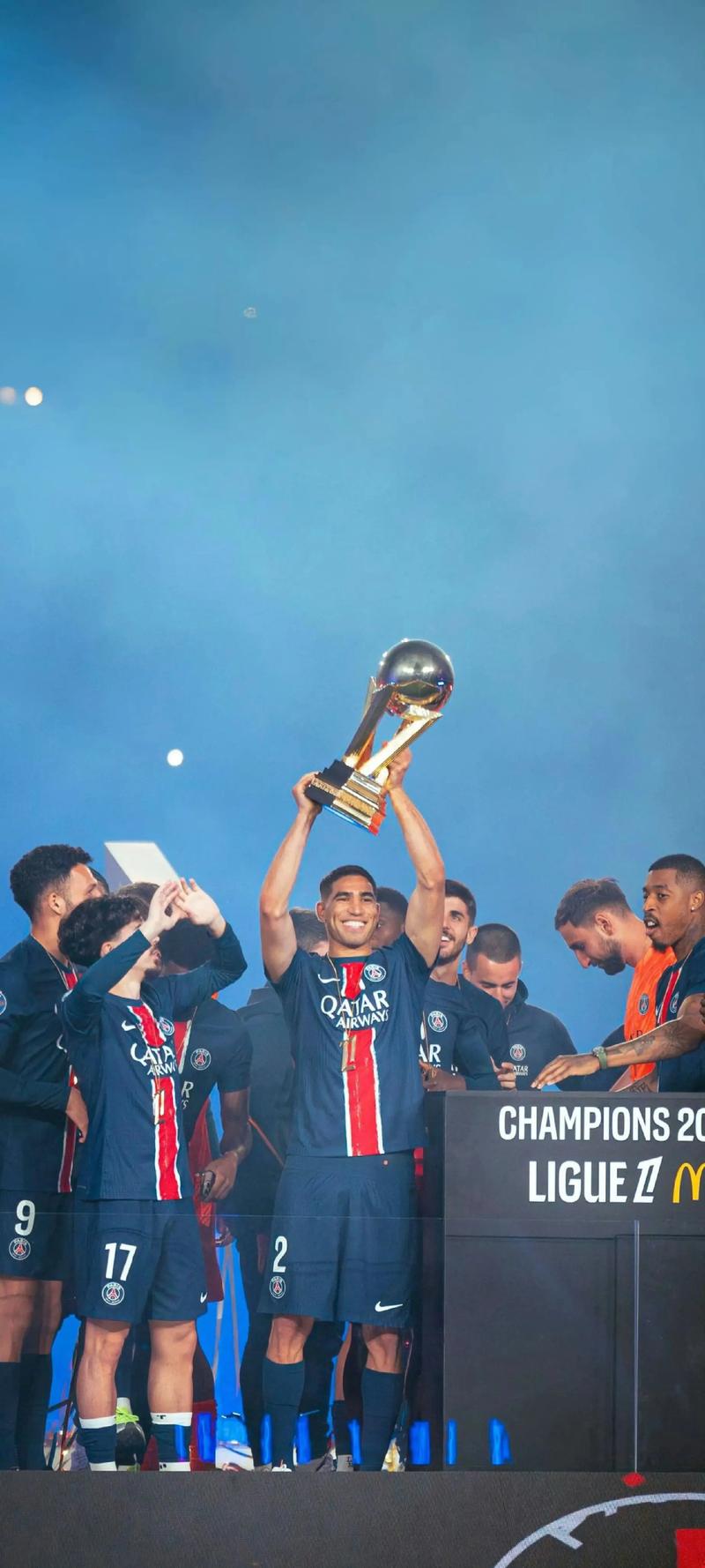 库里赛前训练身穿哈登10代球鞋（库里赛前热身上脚哈登10代球鞋）