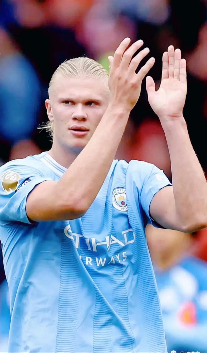 围绕着莱万与凯恩的转会传闻大家觉得拜仁会同意吗？（莱万与凯恩转会传闻四起，拜仁会同意放行吗？）