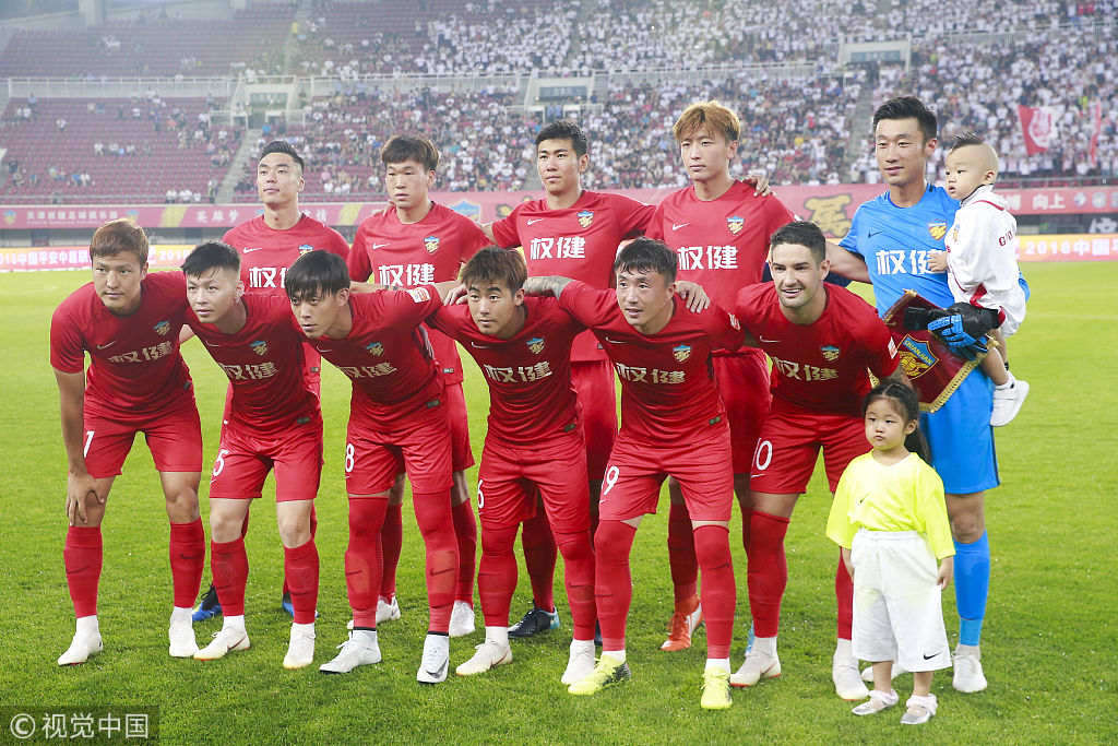 费兰·托雷斯戴帽斩获赛季11球，超越莱万距离姆巴佩5球（费兰·托雷斯上演帽子戏法收获赛季第11球，超越莱万仍落后姆巴佩5球）