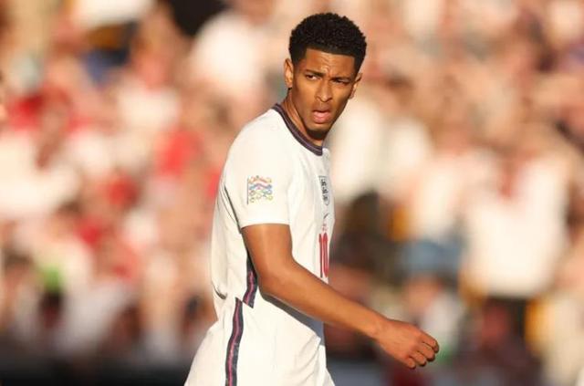 成都vs广岛三箭：费利佩、周定洋出战，德尔加多替补（成都对阵广岛三箭：费利佩、周定洋出战，德尔加多替补待命）