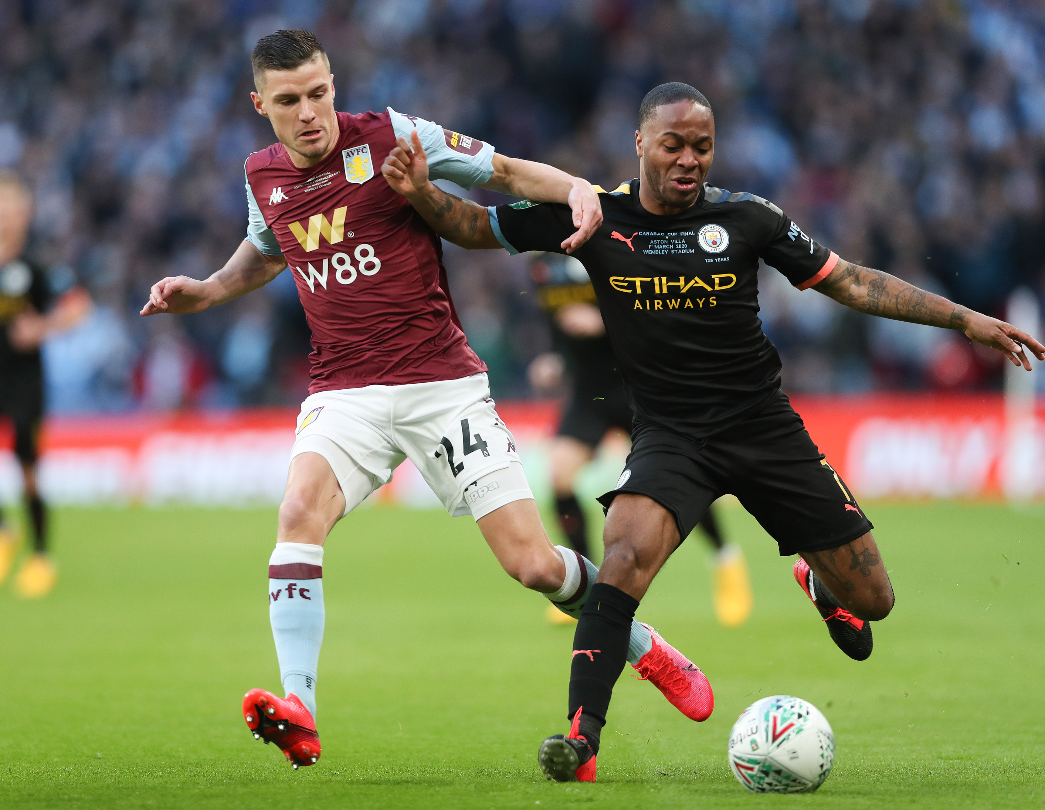 高尔夫俱乐部工作服，选棉还是聚酯纤维？（高尔夫俱乐部工装：该选棉质还是聚酯纤维？）