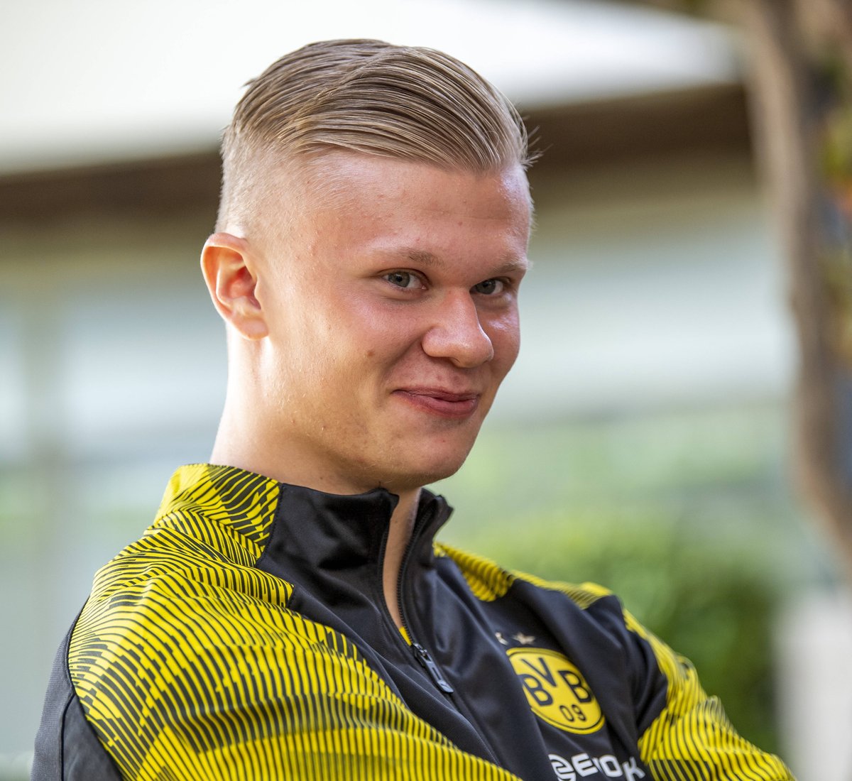 19岁212天，麦利是纽卡队史第二年轻在英超单场传射的球员（19岁212天的麦利成为纽卡史上在英超单场完成传射的第二年轻球员）