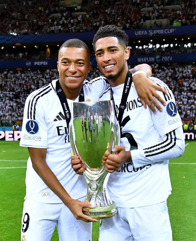 能传能射，姆巴佩是本赛季西甲首位3场比赛传射建功的球员（姆巴佩又传又射，成本赛季西甲首位三场比赛完成传射的球员）