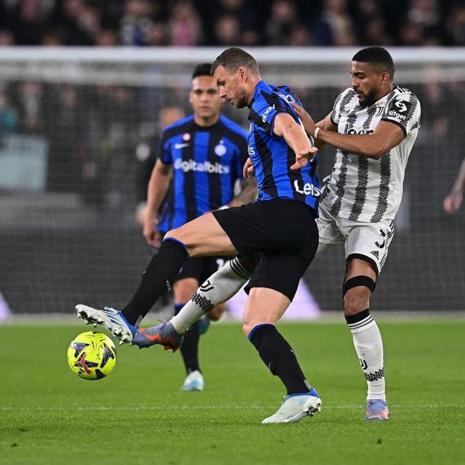 周定洋赛后采访中谈到续约时声音哽咽：我将球队视作我的生命